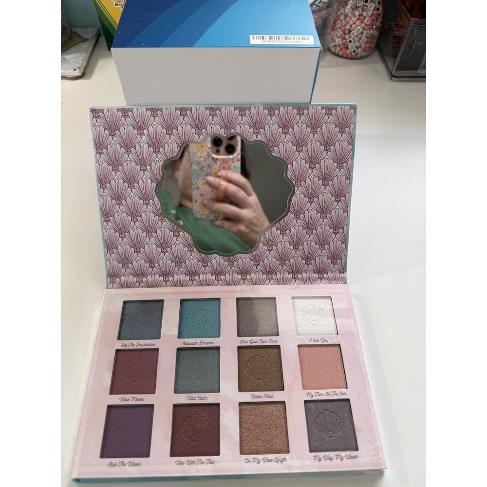 Disney Ariel Little Mermaid Eyeshadow Palette & Hyaluronic Under Eye‎ Mask Set - Picture 7 of 9